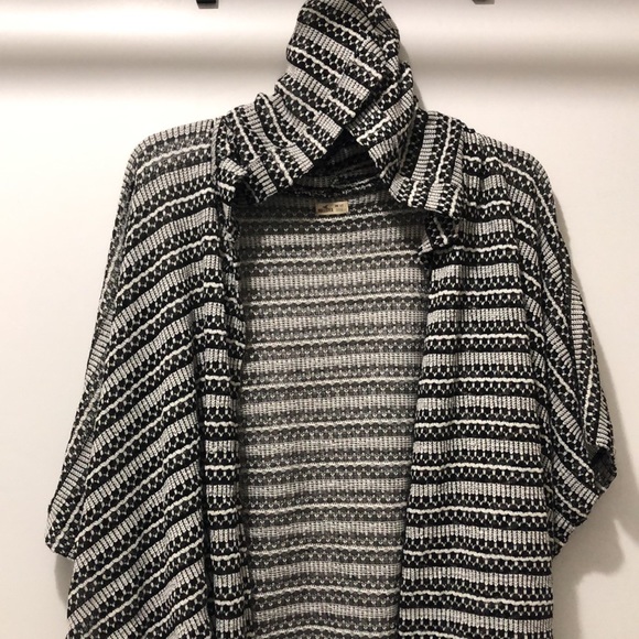 Hollister Women One Size Geometric Cover Up Hoodie Tunic Poncho White/Black - Picture 3 of 7